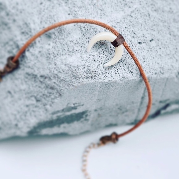 Horn Charm Bracelet - Picture 3 of 3